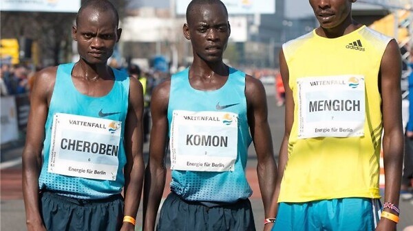 Kenyan Leonard Komon wins the 34th Vattenfall Berlin Half Marathon in 59:14 ahead of compatriot Abraham Cheroben in a sprint finish on Sunday. Photo: DPA